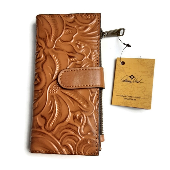 Patricia Nash Nazari Bifold Wallet - NWT - Picture 1 of 8